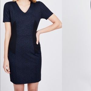 Noir  dress navy blue with black siding on it